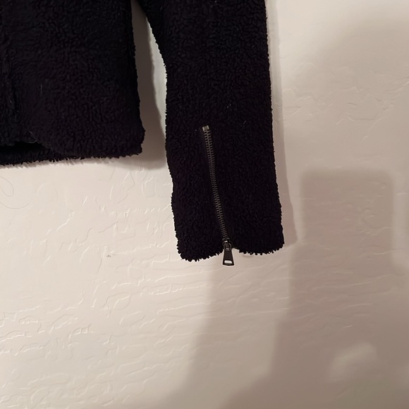 Max Studio Teddy black Moto crop jacket. Women size Med - Picture 5 of 6